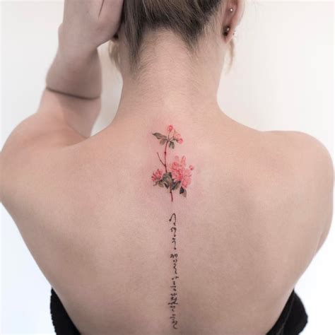 tatuajes para mujeres espalda|40 Hermosas ideas de Tatuajes en la espalda para。